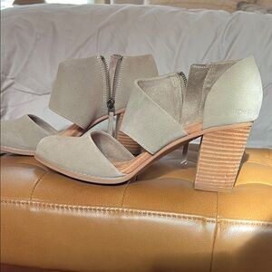 TOMS Women's Beige Block Heel Sandals